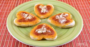 Рецепт Мини-пицц в форме сердца на 14 февраля