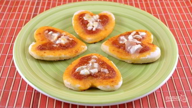 Рецепт Мини-пицц в форме сердца на 14 февраля