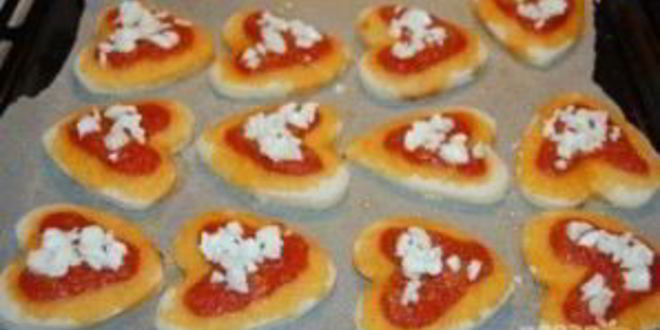 Рецепт мини-пицц в форме сердца на 14 февраля
