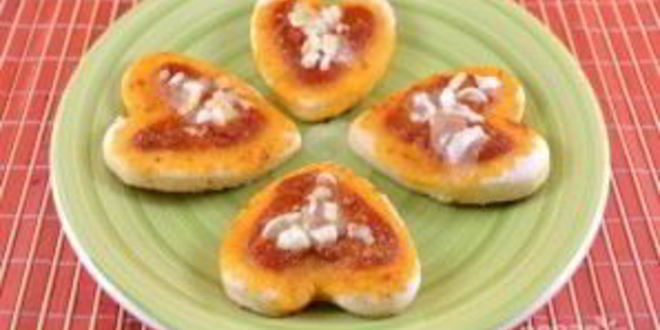 Рецепт мини-пицц в форме сердца на 14 февраля