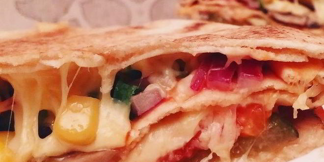 Рецепт многослойной экспресс-пиццы на сковороде