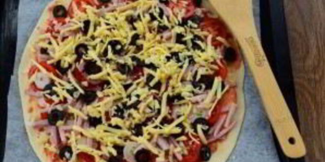 Рецепт пиццы домашней с колбасой