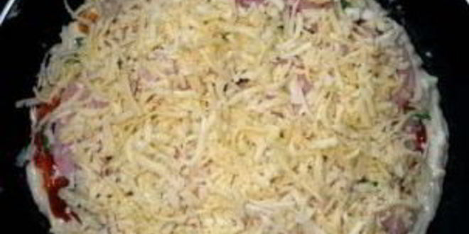 Рецепт пиццы на сковороде с сыром