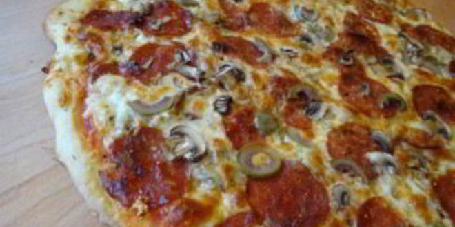 Рецепт пиццы с колбасой и грибами