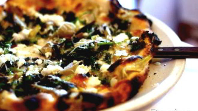 Рецепт пиццы с крапивой и чесночным кремом