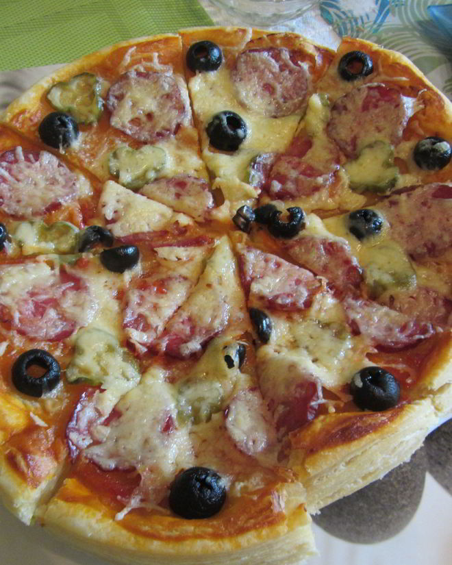 Рецепт пиццы с овощами и копченым салом