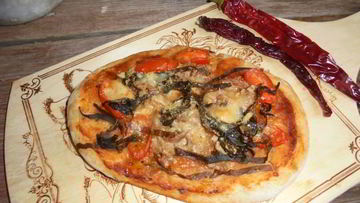 Рецепт Пиццы с тунцом , с морской капустой и пармезаном