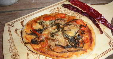 Рецепт Пиццы с тунцом , с морской капустой и пармезаном