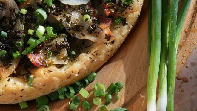 Рецепт пиццы с зеленым луком и тимьяном