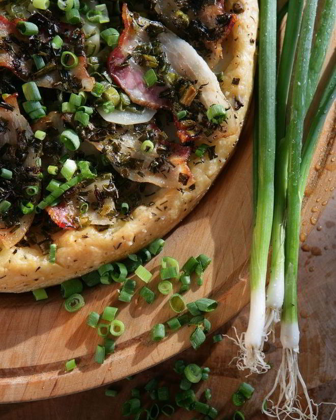 Рецепт пиццы с зеленым луком и тимьяном