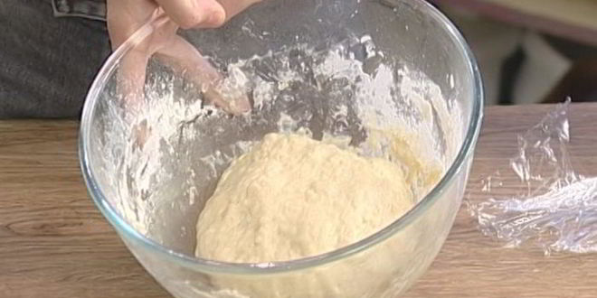 Рецепт пиццы с зеленым луком и тимьяном