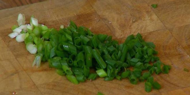 Рецепт пиццы с зеленым луком и тимьяном