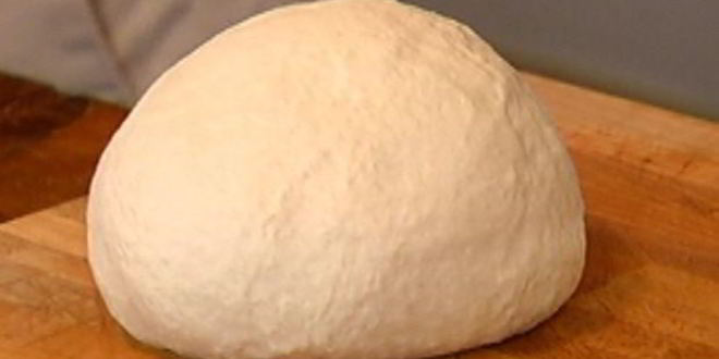 Рецепт пиццы со спаржей, сыром таледжо и спеком