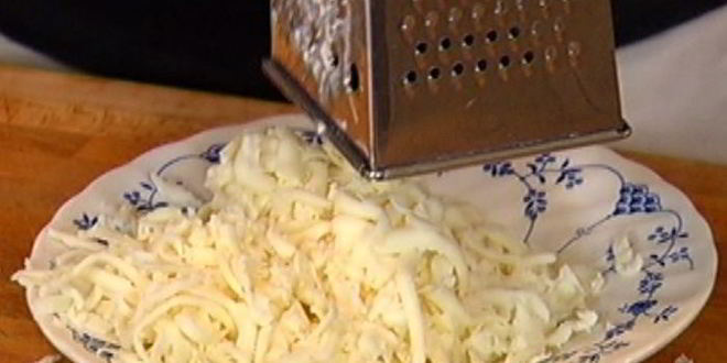 Рецепт пиццы со спаржей, сыром таледжо и спеком