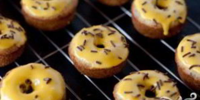 Рецепт банановых пончиков в глазури