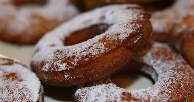 Рецепт Пончиков на кефире с корицей и мускатным орехом