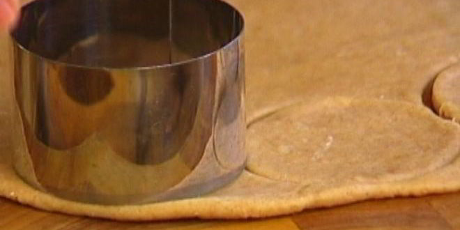 Рецепт пончиков на кефире с корицей и мускатным орехом