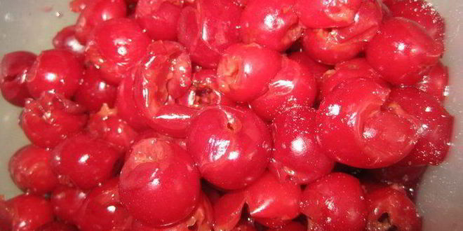 Рецепт творожных пончиков с вишней