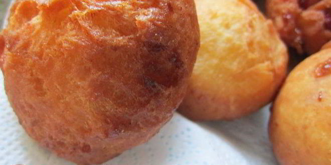 Рецепт творожных пончиков с вишней