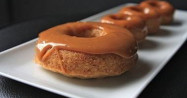 Рецепт Яблочных пончиков с карамелью