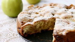 Рецепт Диетической яблочной шарлотки с медом на ржаной муке