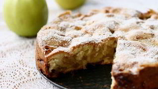 Рецепт Диетической яблочной шарлотки с медом на ржаной муке