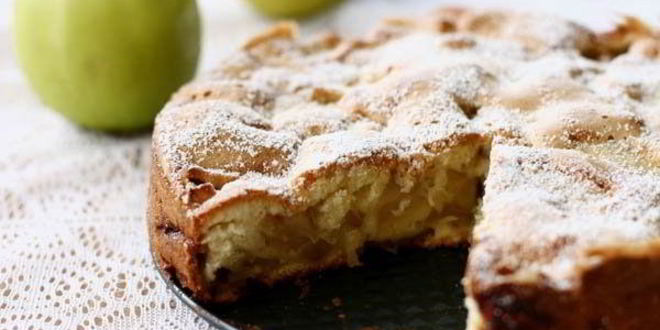 Рецепт Диетической яблочной шарлотки с медом на ржаной муке