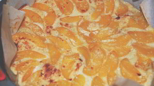 Рецепт Хлебной шарлотки с персиками