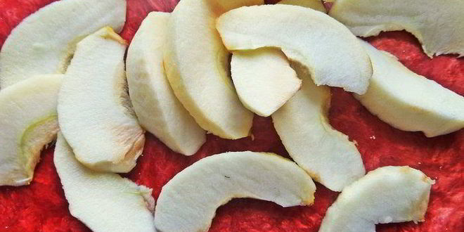 Рецепт хлебной шарлотки яблочно-ягодная