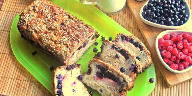 Рецепт хлебной шарлотки яблочно-ягодная