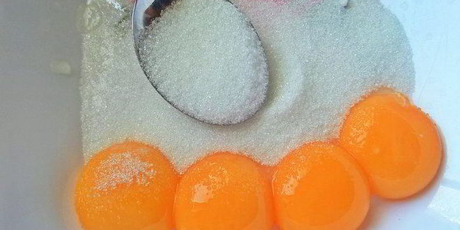 Рецепт хлебной шарлотки яблочно-ягодная