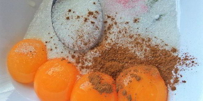 Рецепт хлебной шарлотки яблочно-ягодная