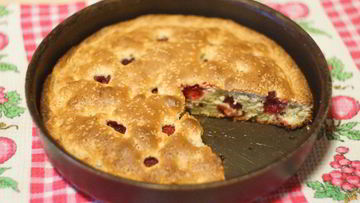 Рецепт Малиновой шарлотки с сахаром и маслом