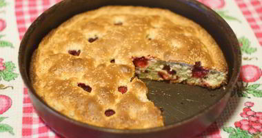 Рецепт Малиновой шарлотки с сахаром и маслом