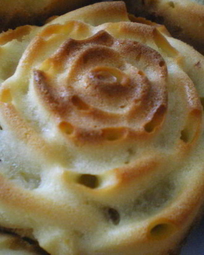 Рецепт мини-шарлотки с изюмом