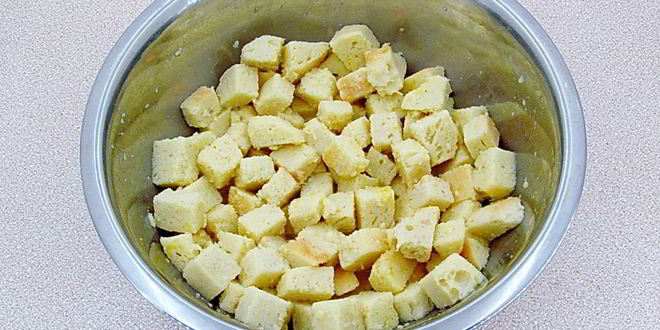 Рецепт шарлотки из белого хлеба