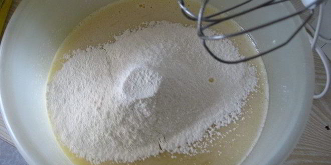 Рецепт шарлотки с безе