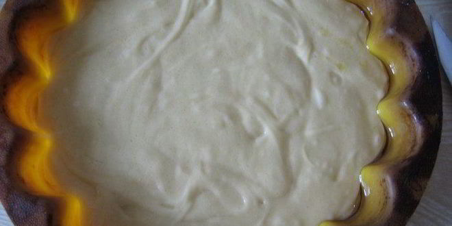 Рецепт шарлотки с безе