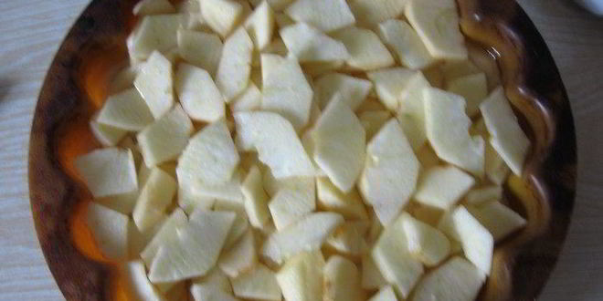 Рецепт шарлотки с безе