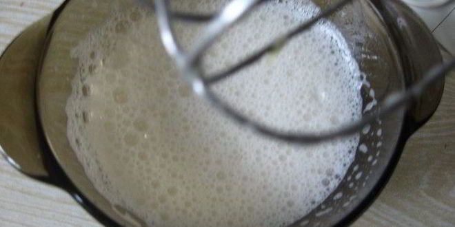 Рецепт шарлотки с безе