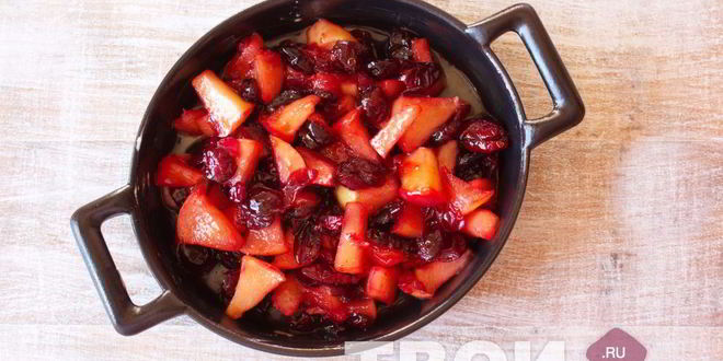 Рецепт шарлотки с брусникой