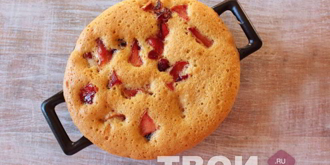 Рецепт шарлотки с брусникой