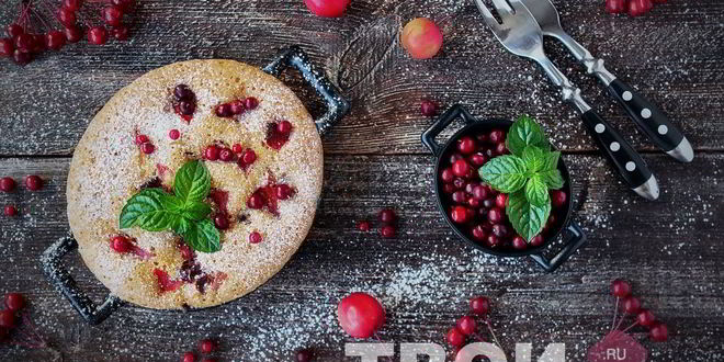 Рецепт шарлотки с брусникой