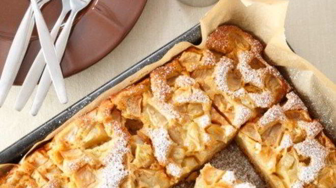 Рецепт шарлотки с кислыми яблоками и корицей