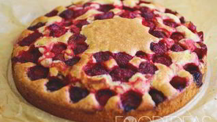 Рецепт Шарлотки с клубникой