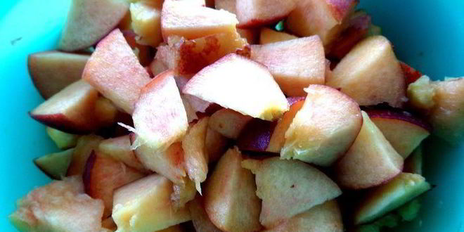 Рецепт шарлотки с нектаринами