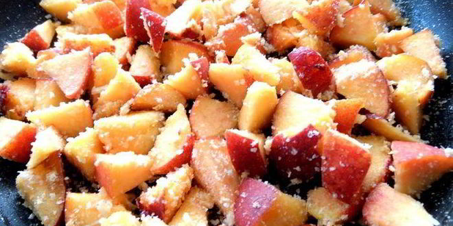 Рецепт шарлотки с нектаринами