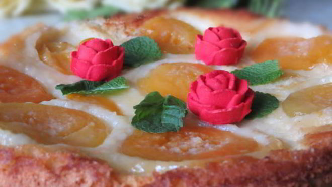 Рецепт шарлотки с персиками