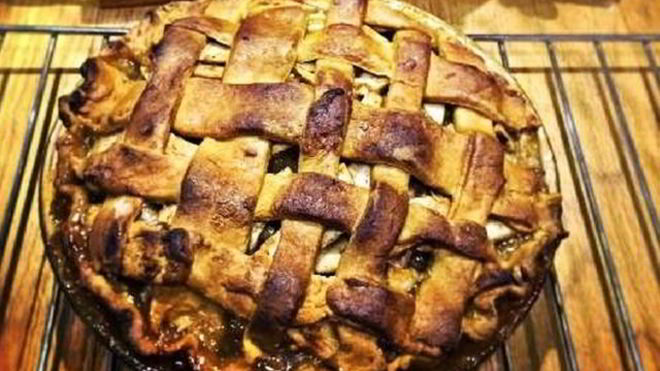 Рецепт шарлотки с ревенем и яблоками