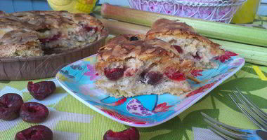 Рецепт Шарлотки с ревенем, вяленой вишней и пряностями